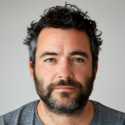 Marcos Almeida, construtor